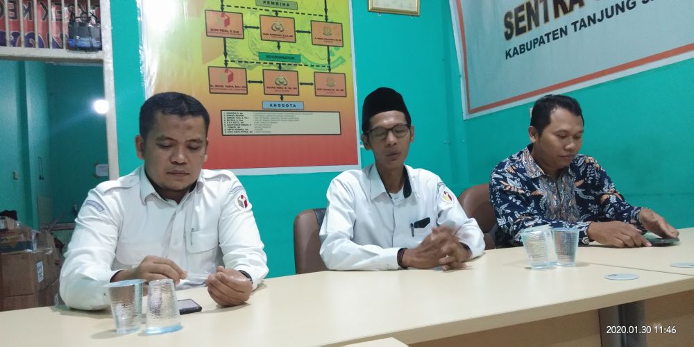 Bawaslu Provinsi Wein Arifin, didanpingi Anggota Bawaslu Tanjabbar Mon Rezi dan M Yasin.








Bawaslu Provinsi Wein Arifin, didanpingi Anggota Bawaslu Tanjabbar Mon Rezi dan M Yasin.












