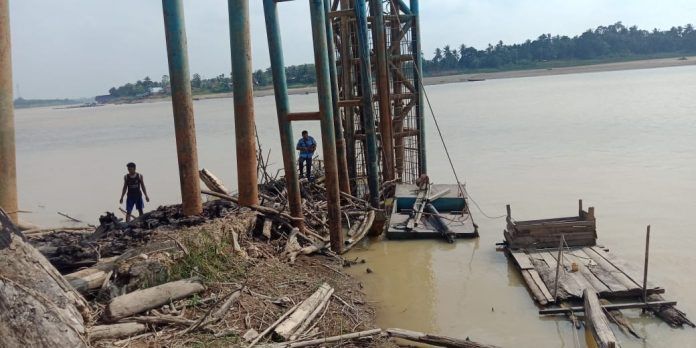 Kondisi jembatan intake mendalo laut.