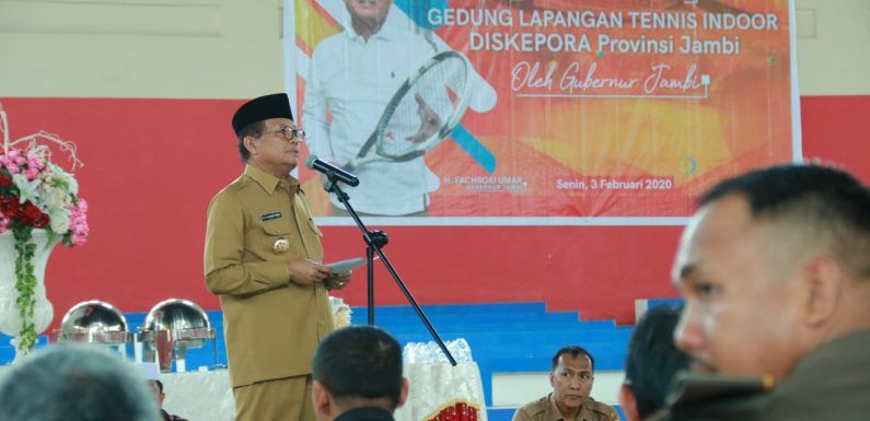 Gubernur Jambi Dr.Drs.H.Fachrori Umar,M.Hum 
