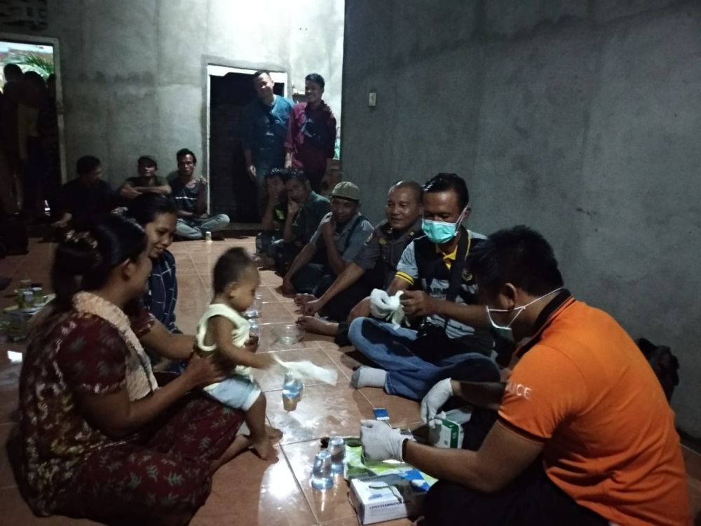 Tim Polres Tebo mengambil DNA anak dan Istri terduga Teroris Wahyu