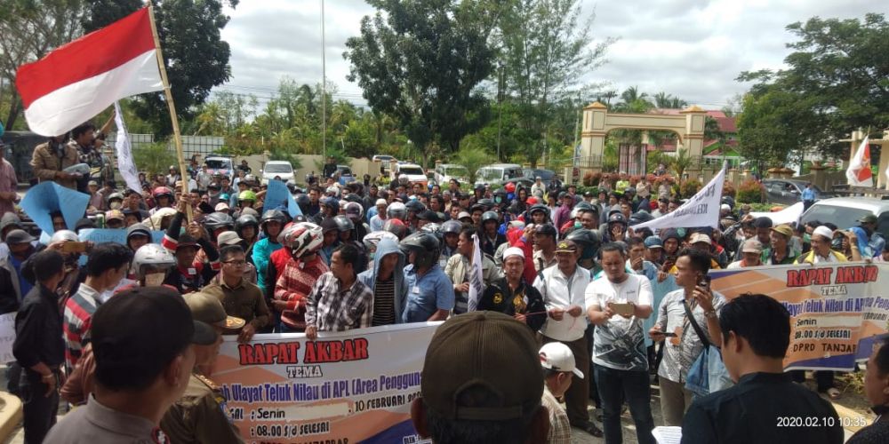 Warga yang mendatangi DPRD Tanjabbarat