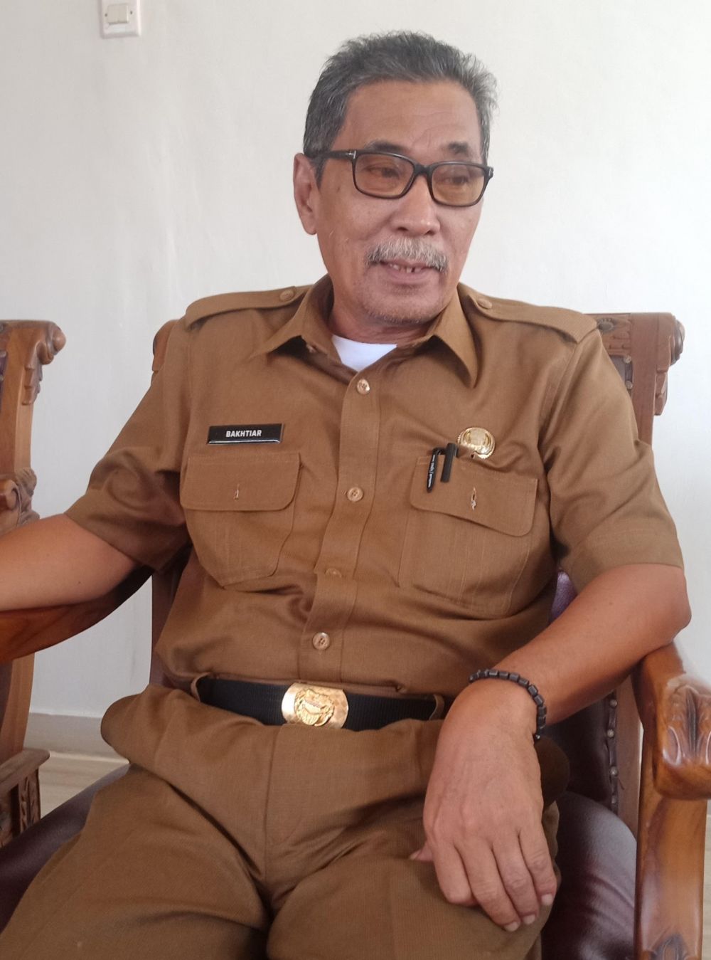 H Bakhtiar.