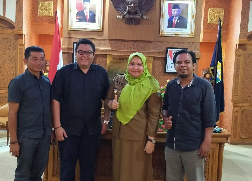 Pengurus SMSI Muarojambi bersama Bupati.