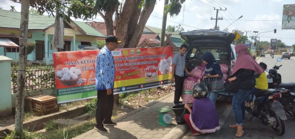 Operasi pasar bawang putih di jual seharga Rp. 35 ribu/kg