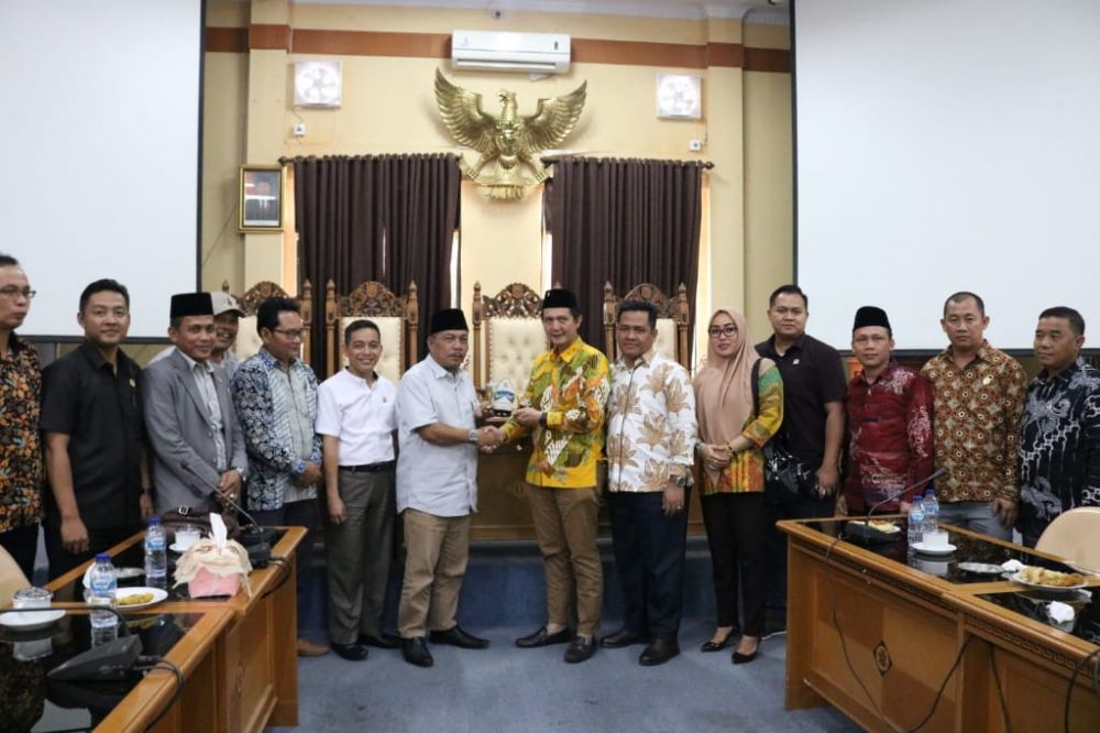 Ketua BK DPRD Muarojambi foto bersama  Dewan Muaratara