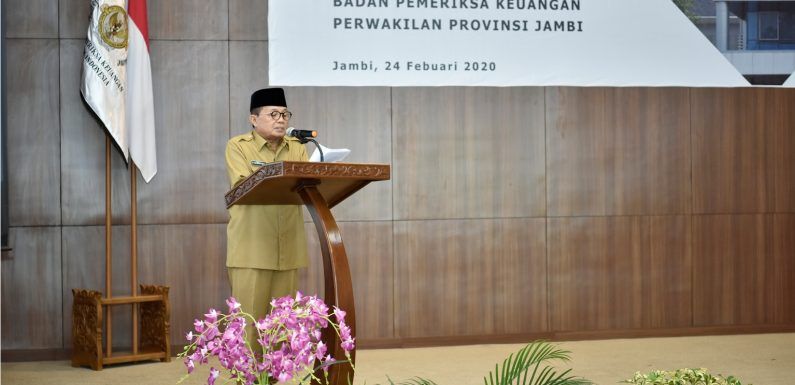 Gubernur Jambi Dr.Drs.H.Fachrori Umar,M.Hum