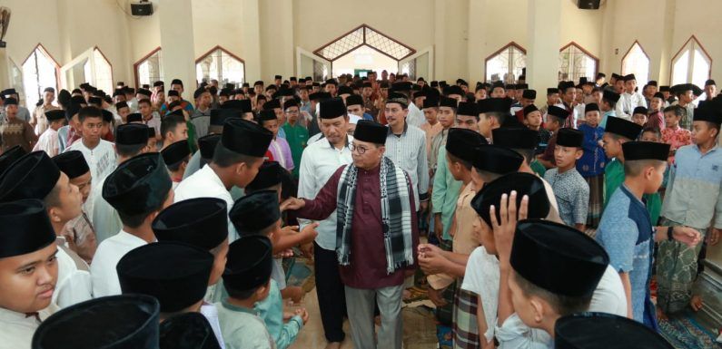 Fachrori saat bersilaturrahmi di Pondok Pesantre Modern Al-Hidayah Provinsi Jambi, Jln. Marsda Surya Dharma Km. 10 Kenali Asam Bawah Kota Jambi, Sabtu (29/02/2020) siang.