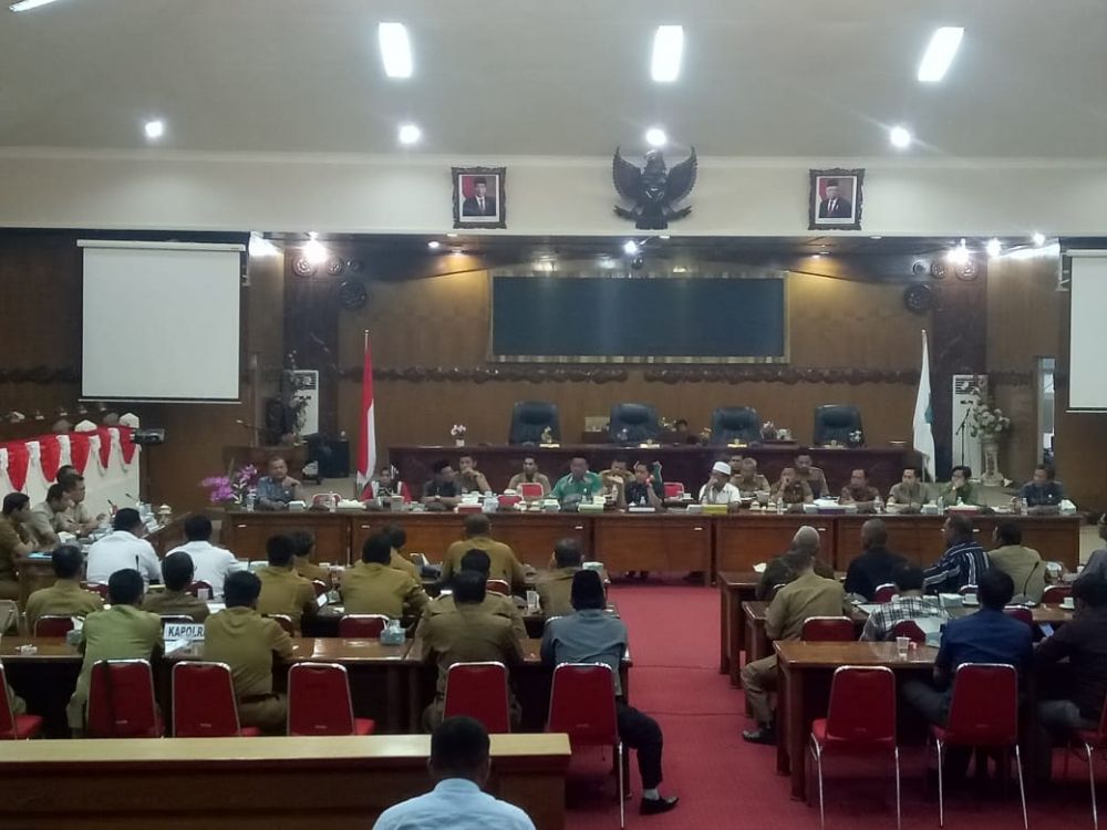 Pertemuan Pemkab dan DPRD Tanjabbarat.