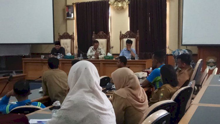 Suwasana pertemaun  guru honorer dan wakil ketu II DPRD Muarojambi Ahmada Haikal