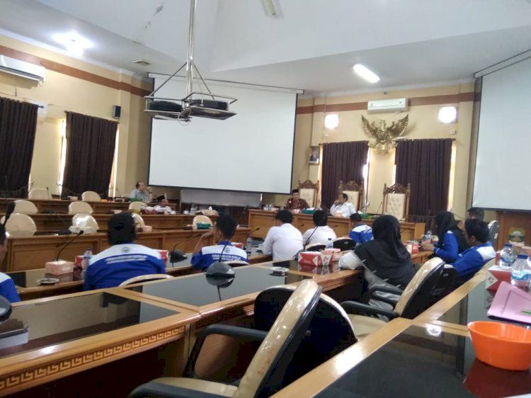 Pertemuan Komis I DPRD Muarojambi dengan operator dapodik.