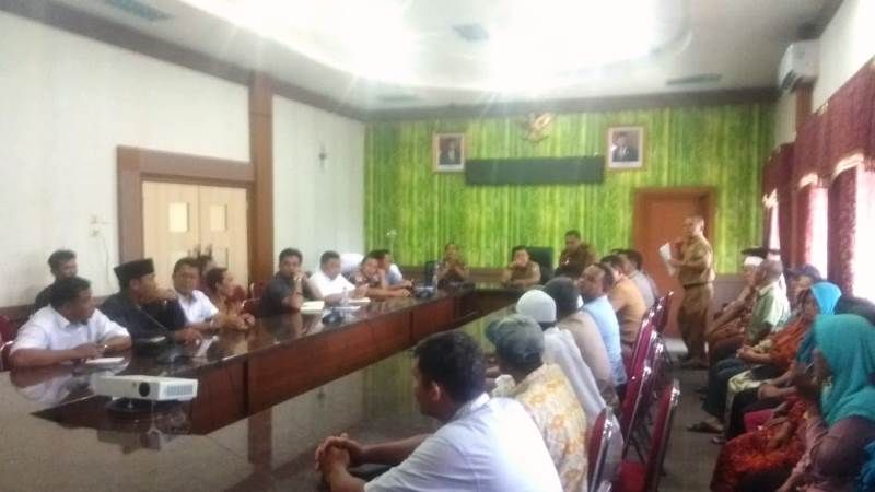 Proses berlangsungnya mediasi terkait soal sengketa lahan antara warga Kampung Empat dengan PT KDA 