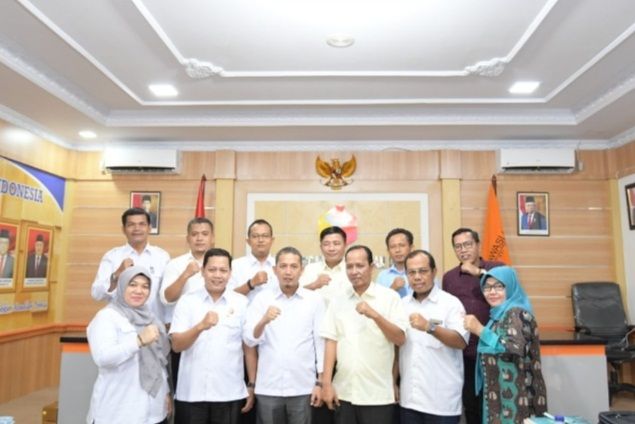 Komisioner KPU dan Bawaslu Foto bersama.