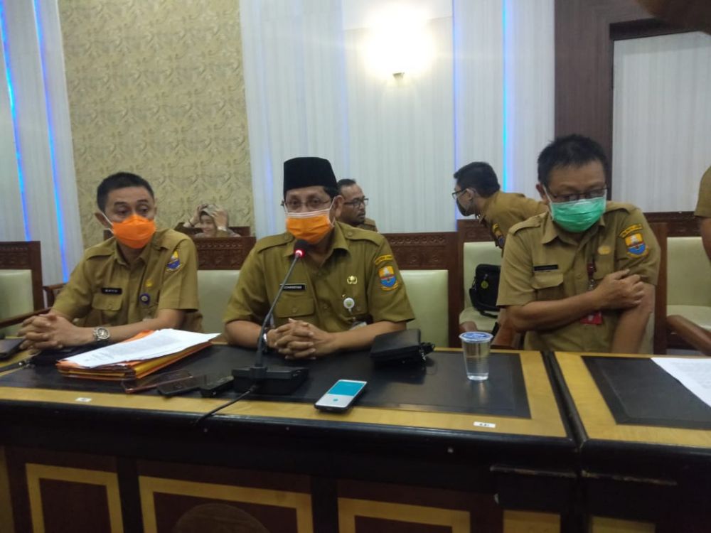 Karo Humas Johansyah saat memberikan keterangan pers terkait 1 warga Jambi positif kena virus corona. 