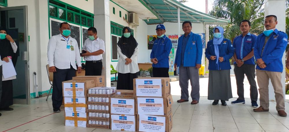 Bantuan untuk tenaga medis yang diserahkan.