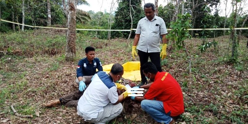 Proses identifikasi yang dilakukan polisi di TKP