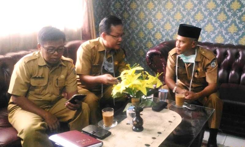 Kadis Perindagkop, H Kasiyadi diskusi bersama Kadisnakkan dan Kadis Tanaman Pangan