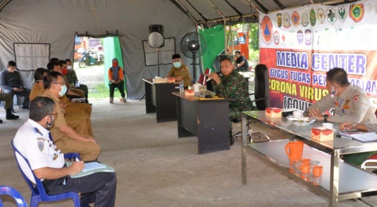 Briefing (Pengarahan) Tim Gugus Tugas Penanganan Covid-19 Provinsi Jambi, di Posko Gugus Tugas Penanganan Covid-19 Provinsi Jambi, Kantor BPBD Provinsi Jambi, Senin (26/5).