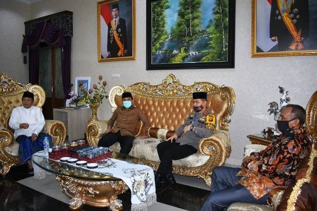 Ketua DPRD Provinsi Jambi Edi Purwanto saat silaturahmi kediaman Gubernur Jambi Fachrori Umar