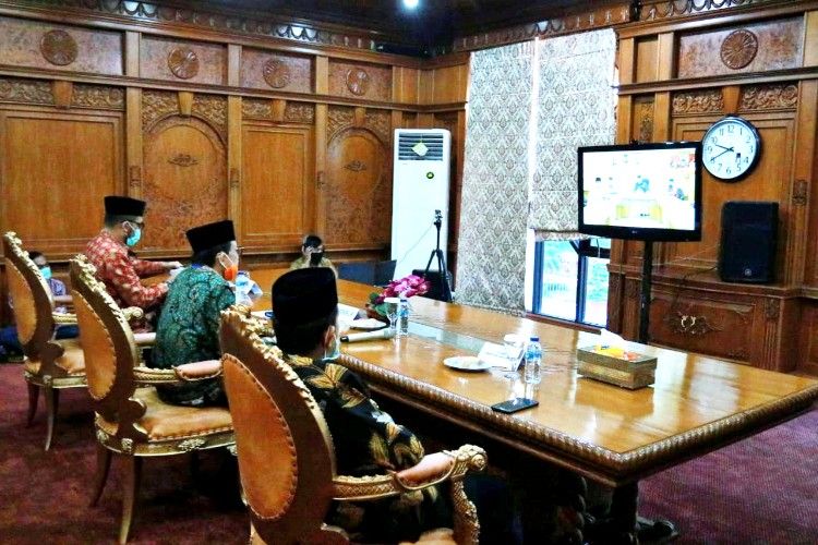 Pemerintah Provinsi (Pemrov) Jambi menggelar halal bi halal yang dipimpin Gubernur Jambi Fachrori Umar, melalui video conference, dengan Pemerintah Kabupaten/Kota se Provinsi Jambi, Kamis (28/5) siang.