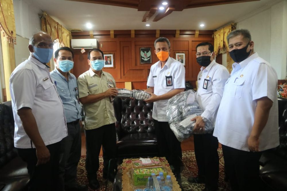 Penyerahan bantuan masker