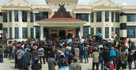 Aksi kelompok Tani teluk nilau di Gedung DPRD Tanjabbar Beberapa Waktu Lalu.