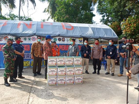 Penyerahan bantuan dari SKK Migas-PetroChina ke Tim Gugus Tugas Covid-19 Provinsi Jambi/ Humas SKK Migas 