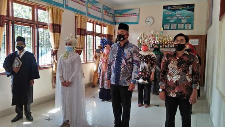 Delvia masih menggunakan pakaian kebaya usai akad nikah dilantik jadi PPS