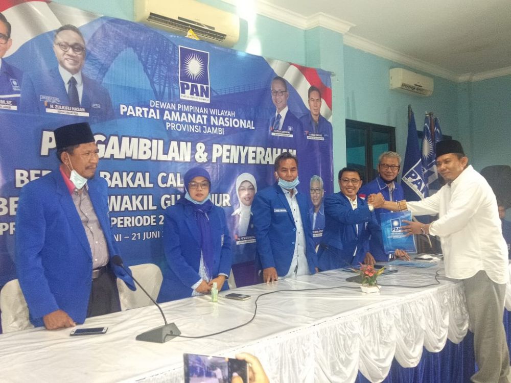 Tim Fasha mengambil formulir di PAN