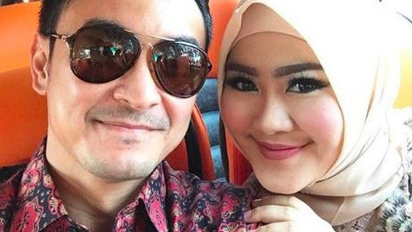 Zumi Zola dan Sherrin Tharia