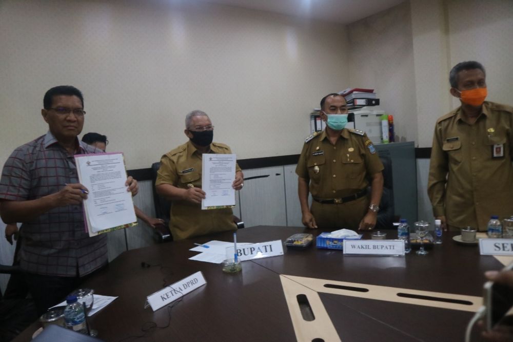 Bupati, Wabup, Sekda dan Wakil Ketua DPRD merima WTP.