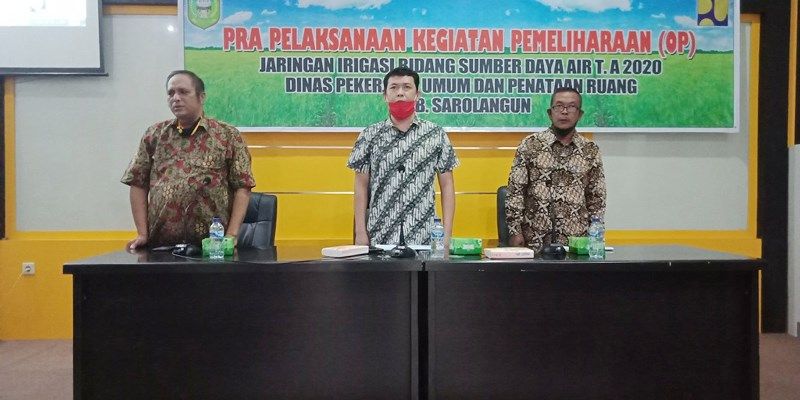 Kabid SDA PUPR Sarolangun, Dendy Wahana ST bersama Kasi pemeliharaan/rehabilitasi jaringan irigasi, Lili Syafri ST MSI dan PPTK OP irigasi, Eka Wijaksana BE