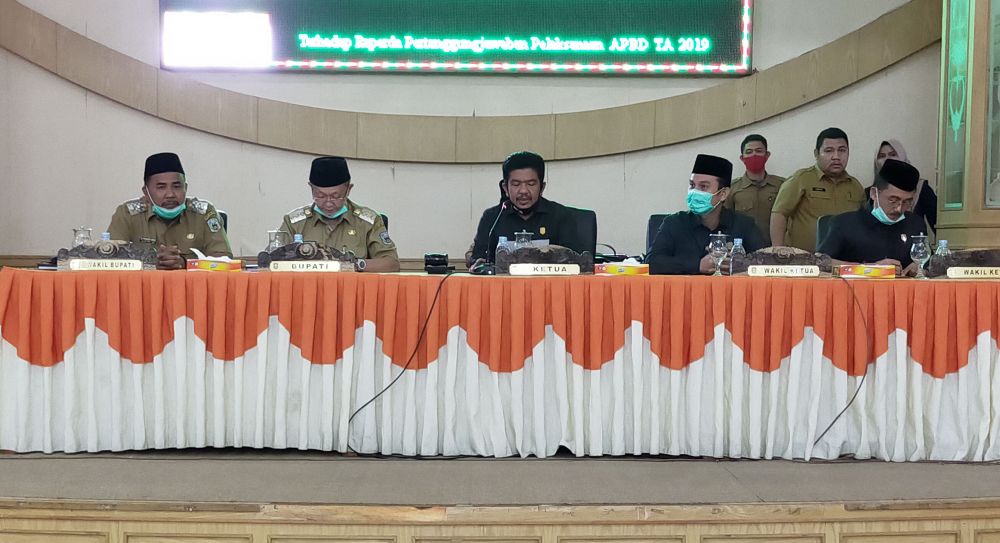 Rapat paripurna tingkat I tahap II DPRD dalam rangka penyampaian pandangan fraksi terhadap Raperda pertanggungjawan pelaksana APBD tahun anggaran 2019 