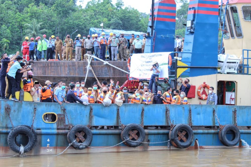 Penebaran benih ikan