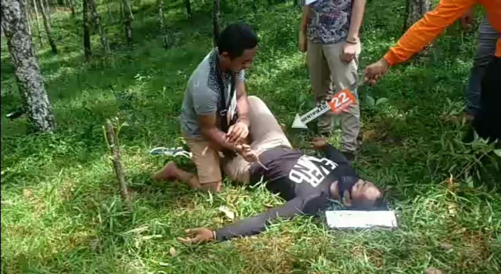 Rekonstruksi di kebun karet Jalan menuju PT IGUN, Kecamatan Pelawan