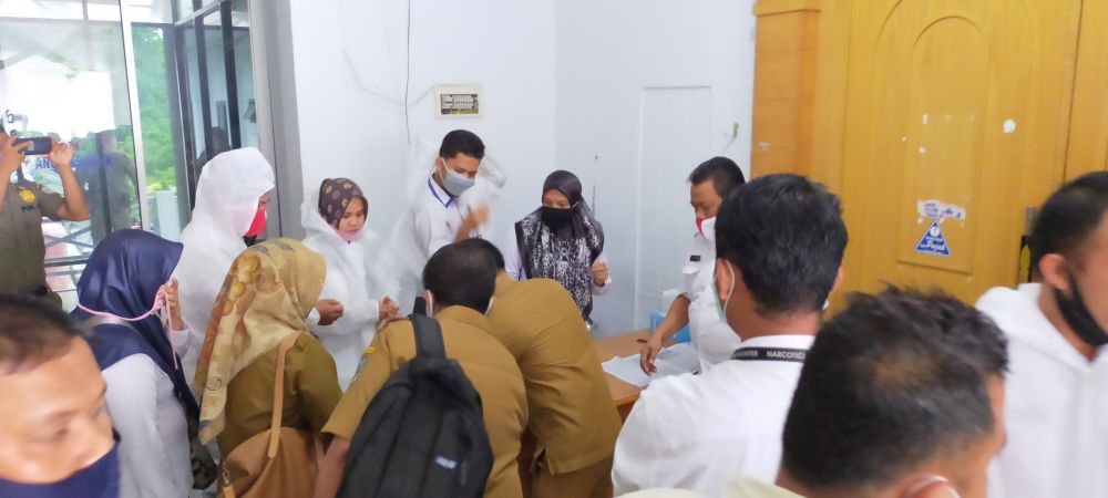 Tes urine mendadak dilakukan terhadap ratusan bendaharawan 