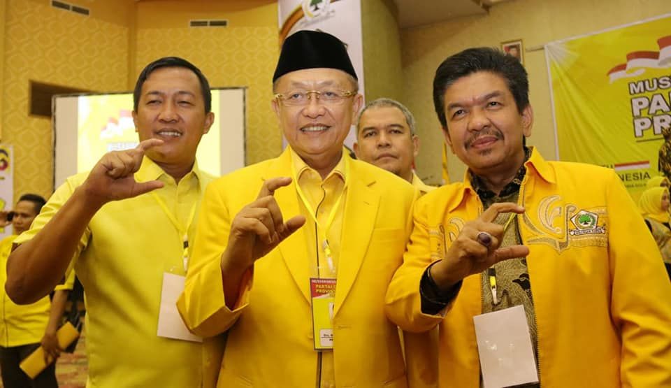 Ketua DPD I Golkar Provinsi Jambi, Drs H Cek Endra bersama Sekretaris DPD II Golkar Sarolangun, Tontawi Jauhari SE dan bendahara, Hamdan