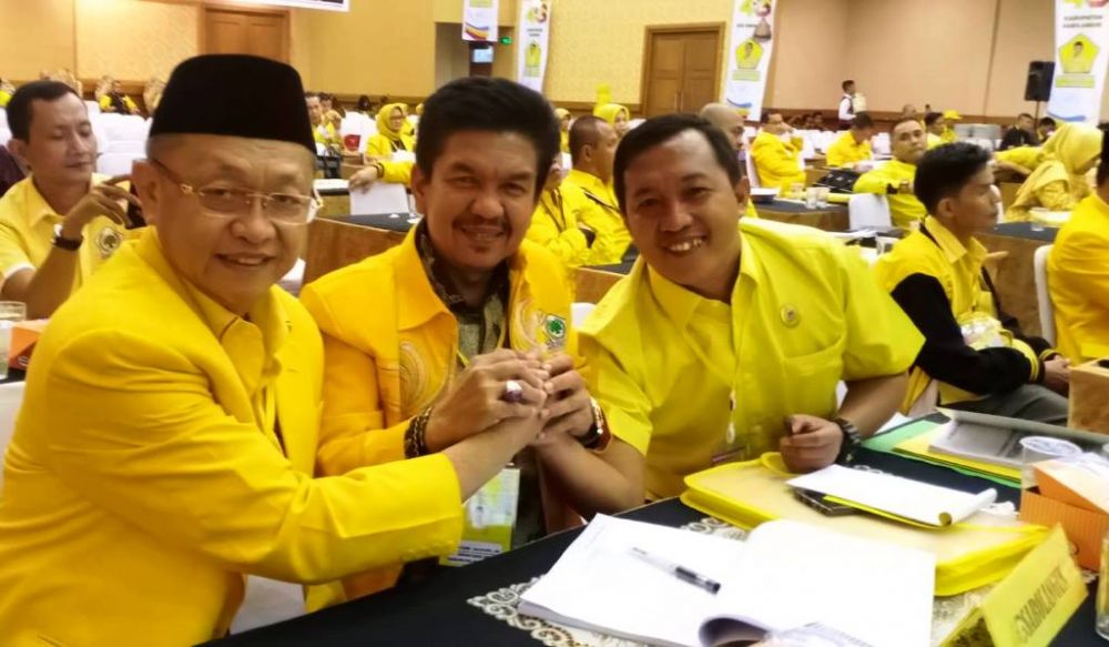 Ketua DPD I Golkar Jambi, Drs H Cek Endra bersama Calaon Ketua DPD II Golkar Sarolangun, Tontawi Jauhari Se dan bendaharawan Golkar, Hamdan  