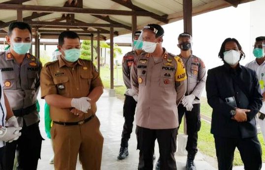 Tim tugus tugas penaganan Covid19 tanjabbar dan anggota DPRD Mengevek ruang isolasi peteochina