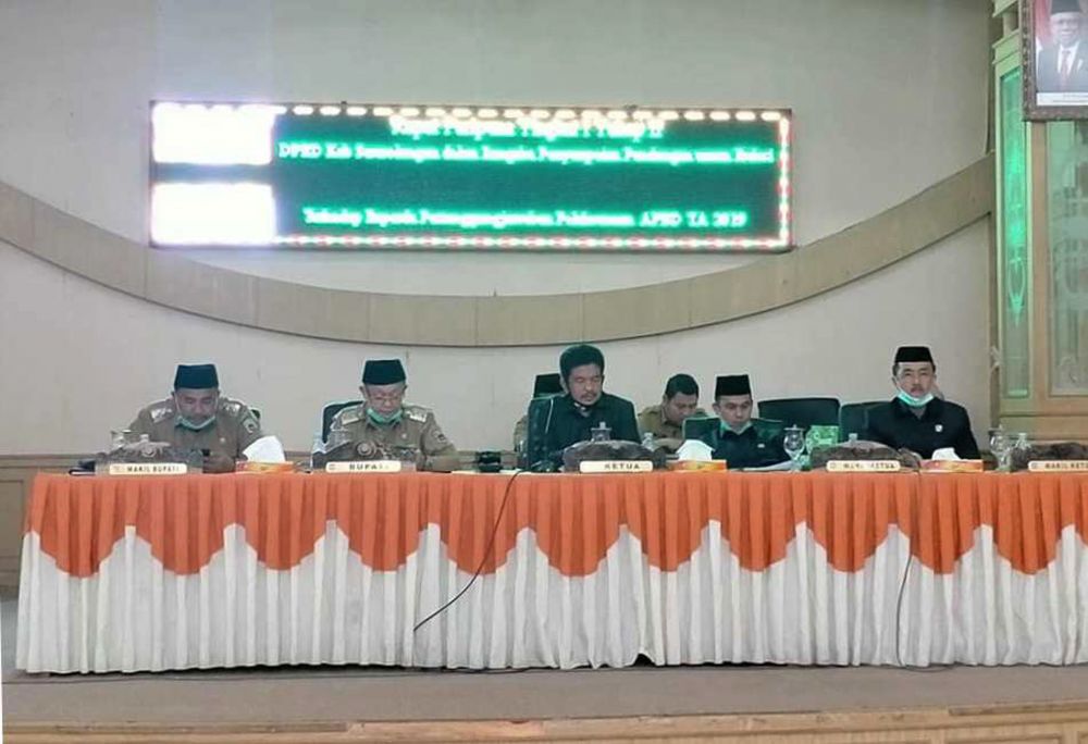 Tontawi Jauhari SE, Ketua DPRD pimpin rapat paripurna beberapa waktu yang lalu
