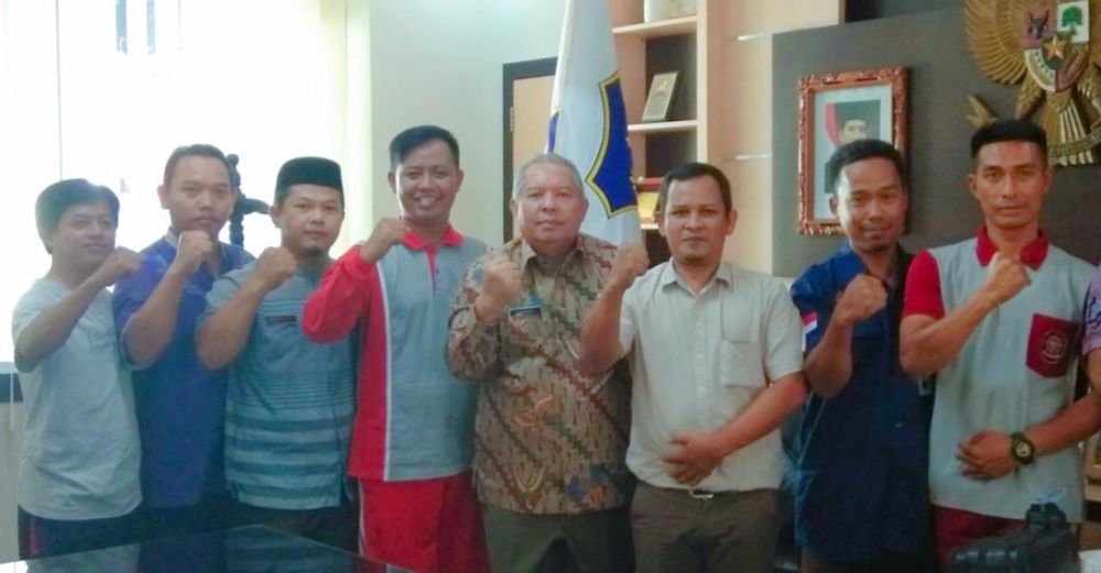 Bupati Foto bersama Forum Honorer Tanjabbarat