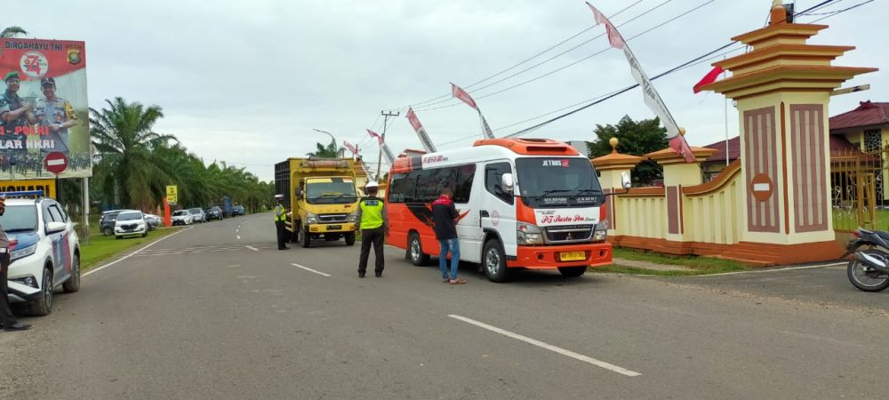 Polres Batanghari mengadakan razia.