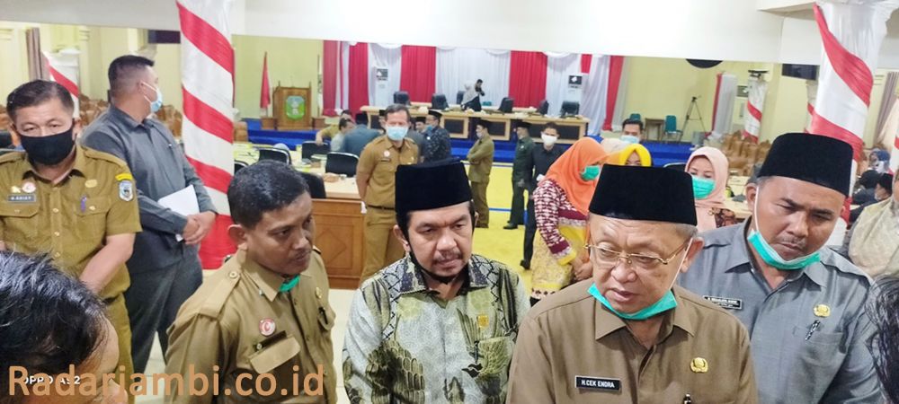 Bupati didampingi Wabup, Ketua DPRD dan Direktur RSUD CQ Sarolangun