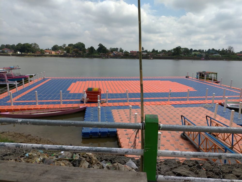 Lokais wisata yang kemarin putus terbawa angin.