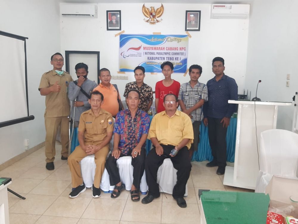 Haru Muriyanto berpoto bersama pengurus NPCI Kabupaten Tebo dan perwakilan NPCI Provinsi Jambi