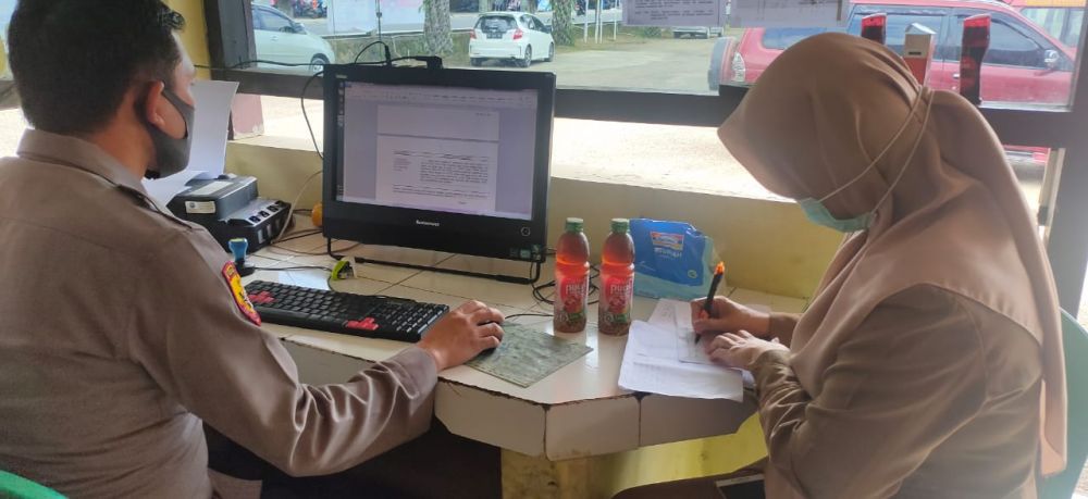 Dirut RSUD STS Tebo saat membuat laporan polisi