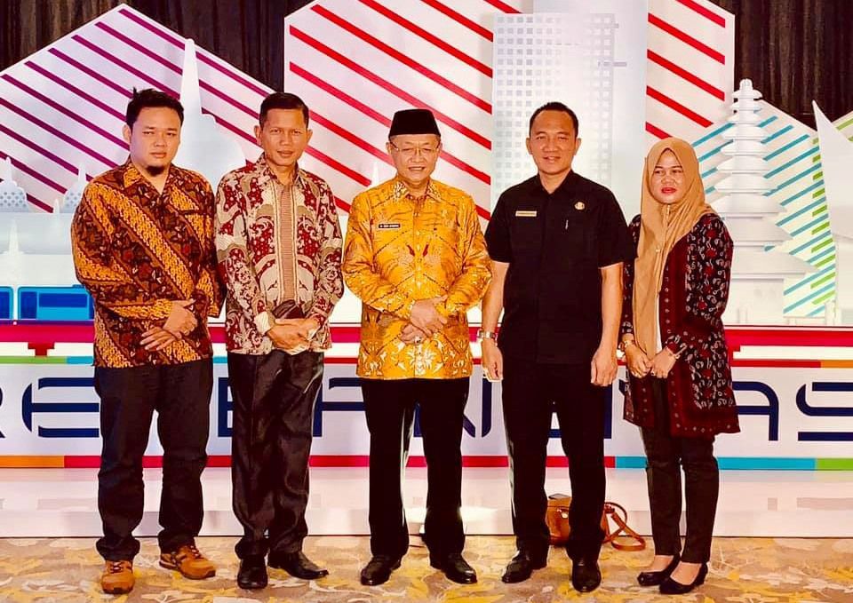 Bupati Sarolangun, Drs H Cek Endra bersama  Ir Dedy Hendry, Kadishub Sahrudin dan Kabid Pendanaan Bappeda, Hj Maria Susanti. (dok)