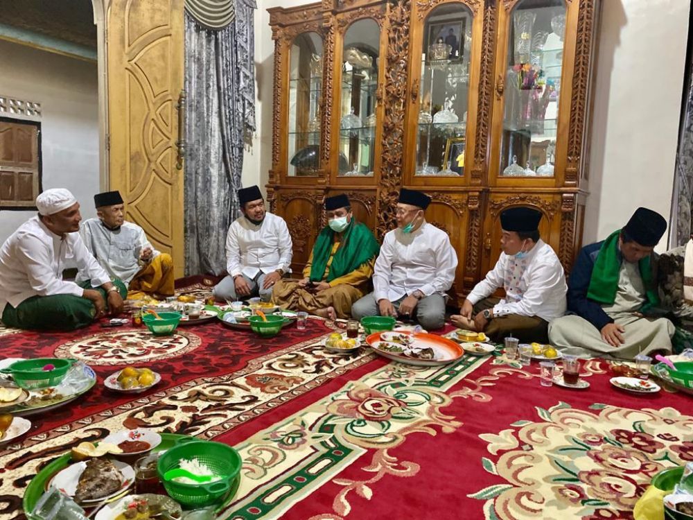 Al Haris dan Cek Endra bertemu dengan HBA di malam meniga hari almarhum H M Kotel 