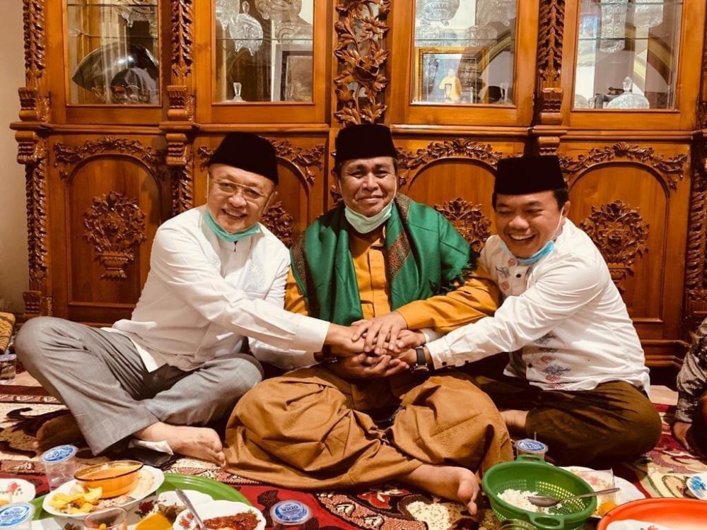 Pertemuan HBA, Al Haris Dan Cek Endra dengan suasana akrab di rumah Alm Adik HBA di  Sarolangun