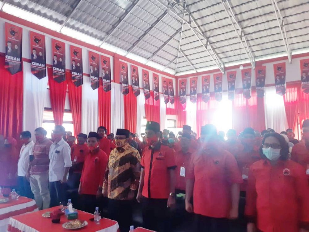 Pengurus dan kder DPC PDIP Sarolangun bersama anggota DPRD dari fraksi PDIP