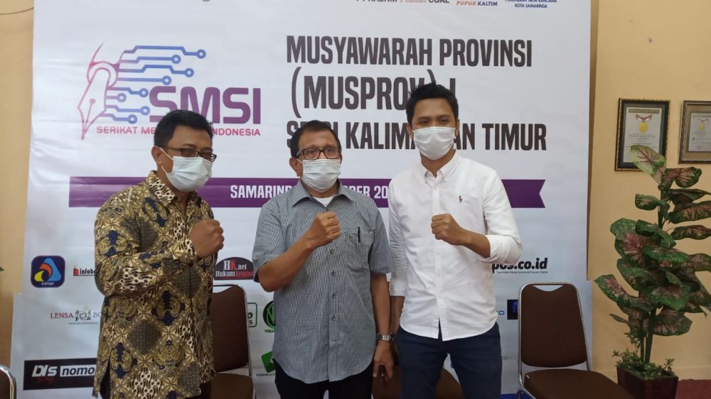 Abndurrahman Amin (Kanan) bersama Ketua Dewan Pakar SMSI Hendry Ch Bangun (Tengah) dan Ketua PWI Kaltim, Endro S Efendi (kiri)